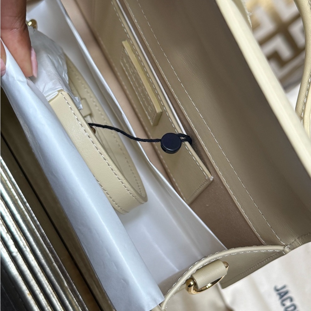 Jacquemus Le Grand Bambino Ivory Bag with Crossbody Strap - Picture 12 of 15